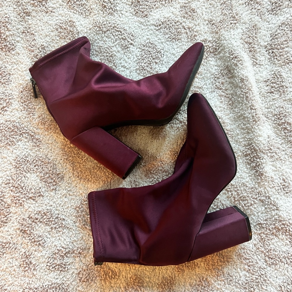 Jessica Simpson Purple silk zip ankle tight booties 8